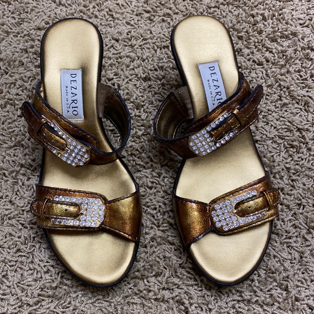 Dezario sz 39 gold platform Sandals with crystal adjustable buckles